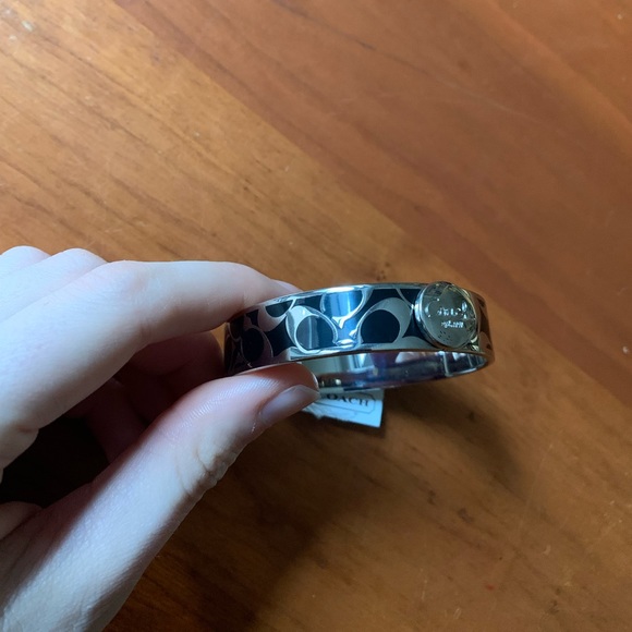 Coach Hinge Bangle - A Classic Bracelet! Never Worn. Enamel black and silver. - Picture 3 of 10